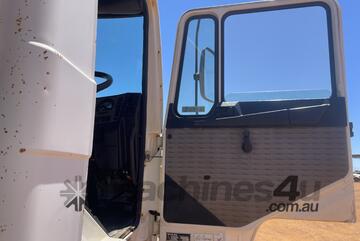 M A N 1995 MAN F90 8X4 Tray Truck