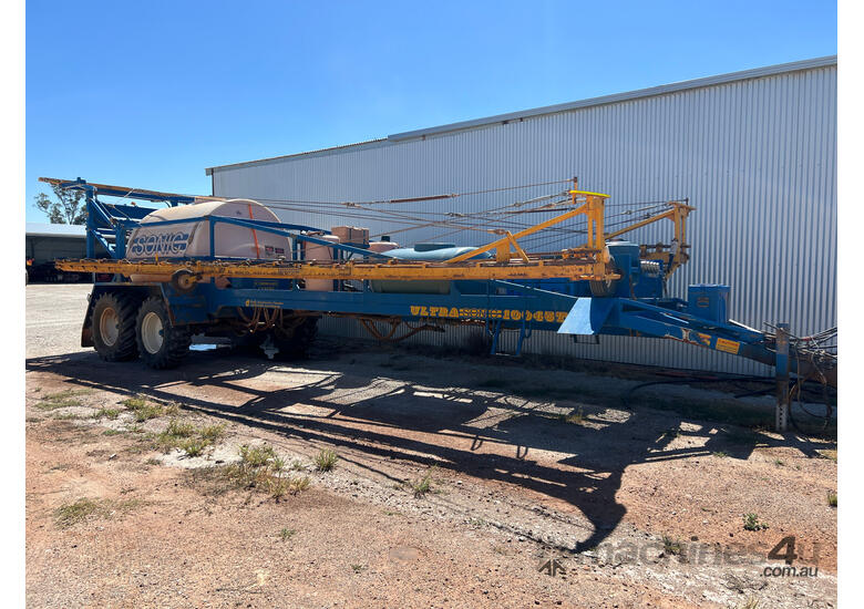 caption Sonic 10045TS Boom Spray Sprayer