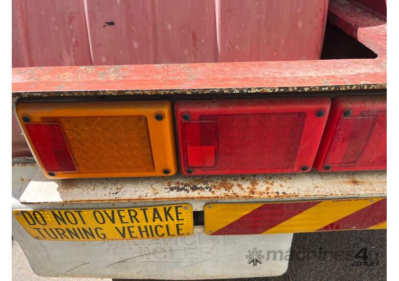 caption 2002 Krueger TRI AXLE Tri Axle Retractable Skel Trailer