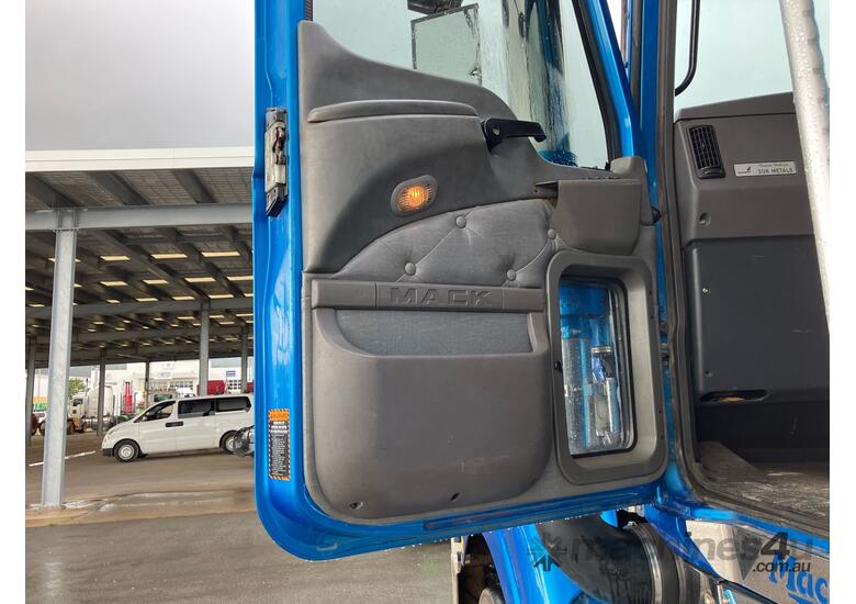 caption 2017 Mack Titan CLXT Prime Mover Sleeper Cab