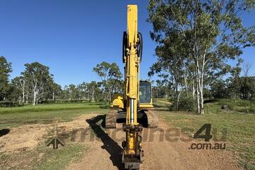 Komatsu   PC220-8 EXCAVATOR