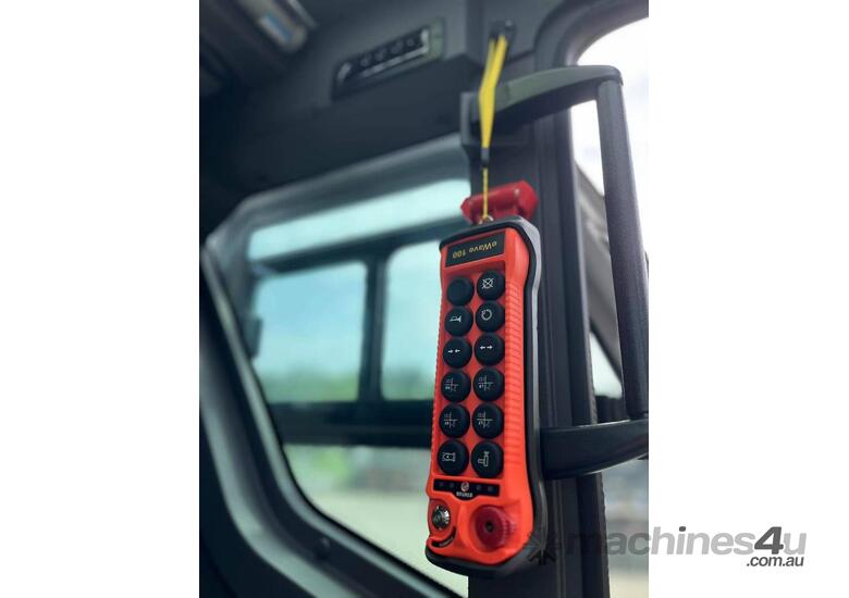 caption 2025 Zoomlion ZCC1500V 150T Crawler Crane