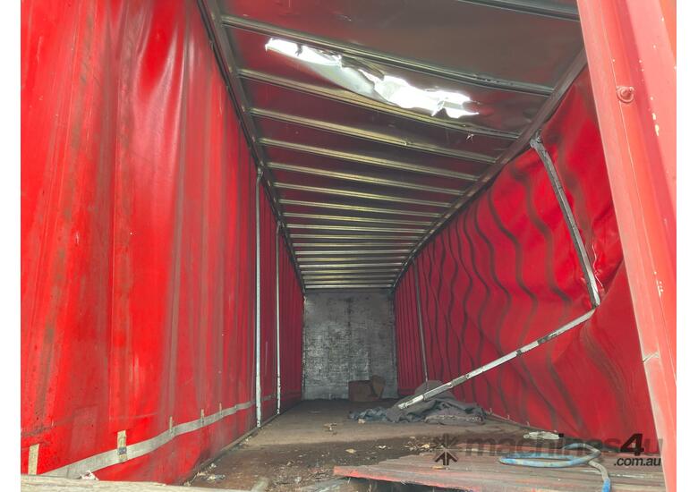 caption 1995 Krueger ST-3-38 Tri Axle Flat Top Curtainside Trailer