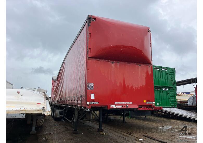 caption 1995 Krueger ST-3-38 Tri Axle Flat Top Curtainside Trailer
