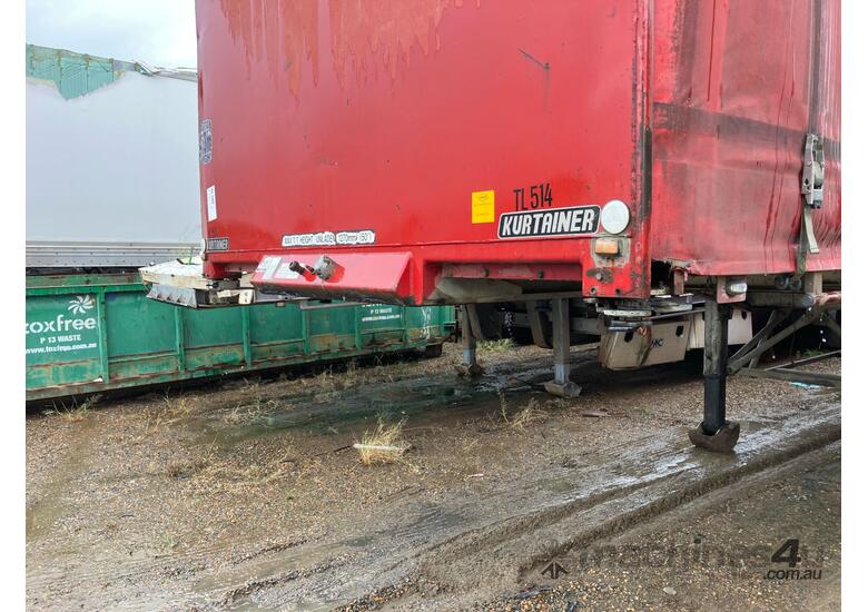 caption 1995 Krueger ST-3-38 Tri Axle Flat Top Curtainside Trailer