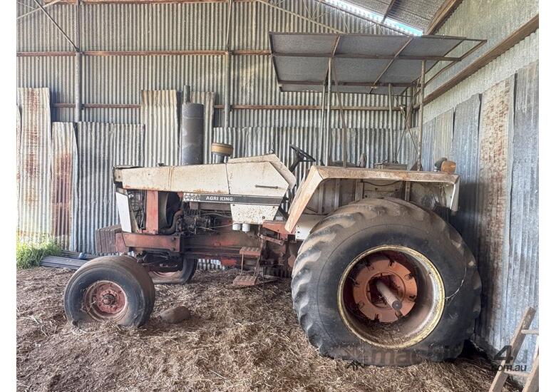 caption CASE IH AGRI KING 1070 TRACTOR