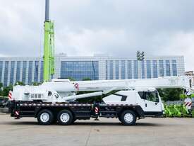 2025 Zoomlion ZTC250 25Ton Truck Crane - picture0' - Click to enlarge
