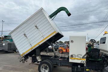 2019 Isuzu NNR 45-150 Debris Vacuum 2019 Isuzu NNR 45-150 Debris Vacuum