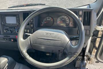 2011 Isuzu NPR 300 MWB Refrigerated Pantech (Day Cab) 2011 Isuzu NPR 300 MWB Refrigerated Pantech (Day Cab)