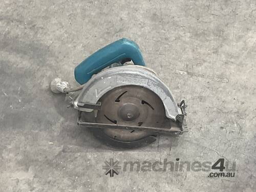 Makita 5806B Corded Circular Saw
