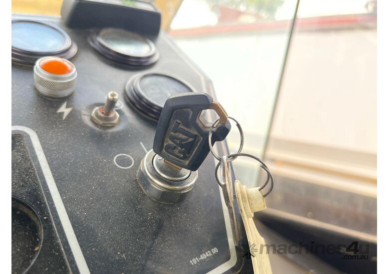 Caterpillar PF-300C Multi Tyred Roller