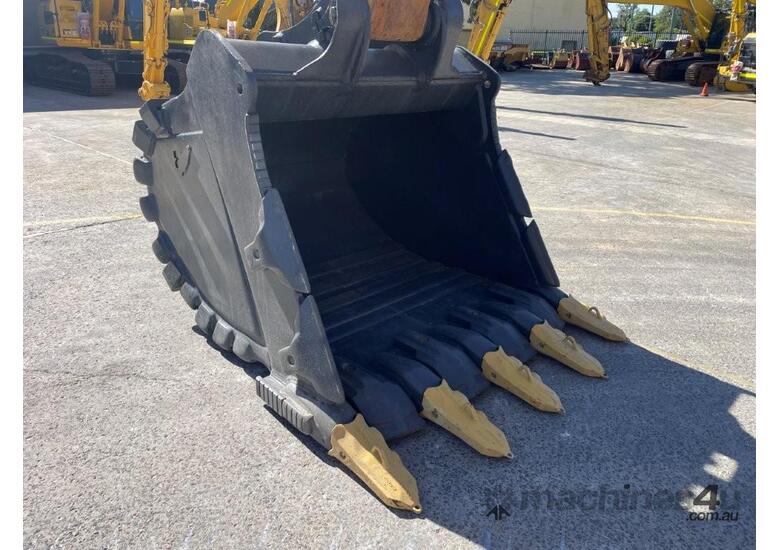 2022 Komatsu PC700LC-11