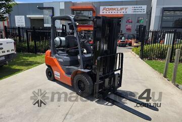 Toyota Forklift 2.5T Container Mast with Tyne Positioners (Unit#:U994)