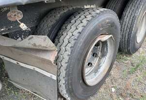 1995 Freighter ST3 Tri Axle Curtainside B Trailer