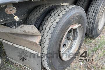 1995 Freighter ST3 Tri Axle Curtainside B Trailer