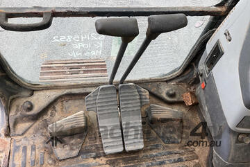 Komatsu PC200-7 Excavator (Steel Tracked)