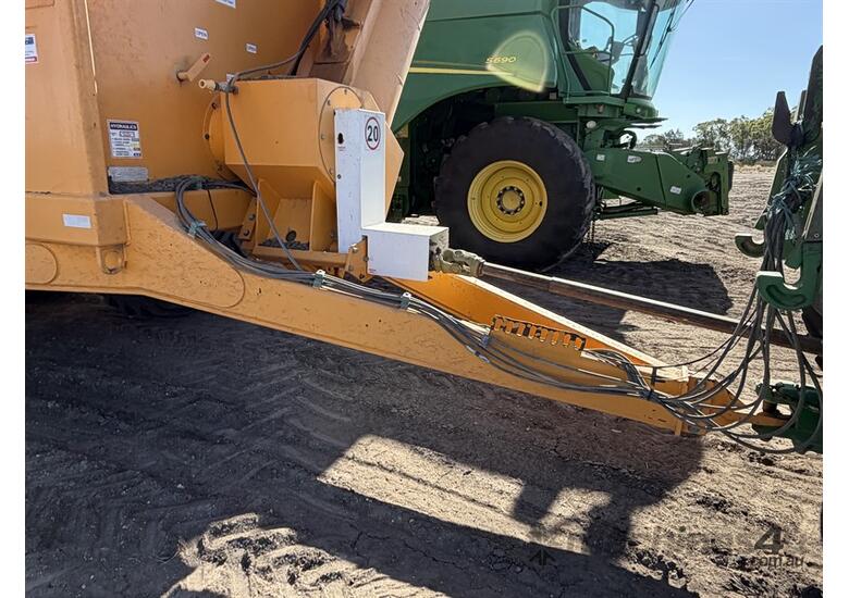 2021 Badengi Grain Hog 27T Chaser Bin 