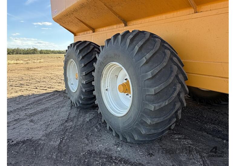 2021 Badengi Grain Hog 27T Chaser Bin 