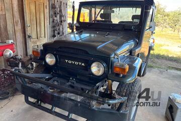 Toyota   FJ40 Series- V8 Motor