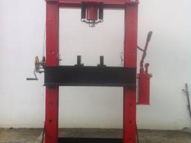 NEW MODEL - TWIN SPEED HYDRAULIC WORKSHOP PRESS - picture1' - Click to enlarge