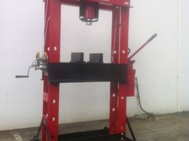 NEW MODEL - TWIN SPEED HYDRAULIC WORKSHOP PRESS - picture0' - Click to enlarge