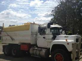 1980 Mack R MODEL Tipper - picture0' - Click to enlarge