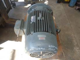 TECO 15HP 3 PHASE ELECTRIC MOTOR/ 970RPM - picture2' - Click to enlarge