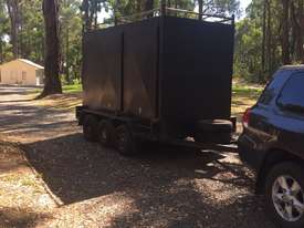 Enclosed Tri Axle Trailer - picture0' - Click to enlarge