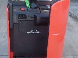 Used 2.4 Tonnes Linde T24SP Pallet truck         - picture0' - Click to enlarge