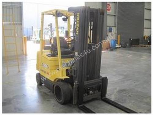 2 ton forklift with 4 stage container mast