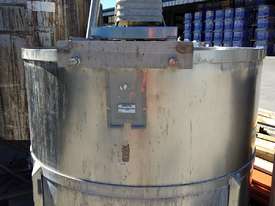 #1A 1700L Tank w/ Mixer - picture0' - Click to enlarge