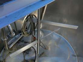 #1A 1700L Tank w/ Mixer - picture0' - Click to enlarge