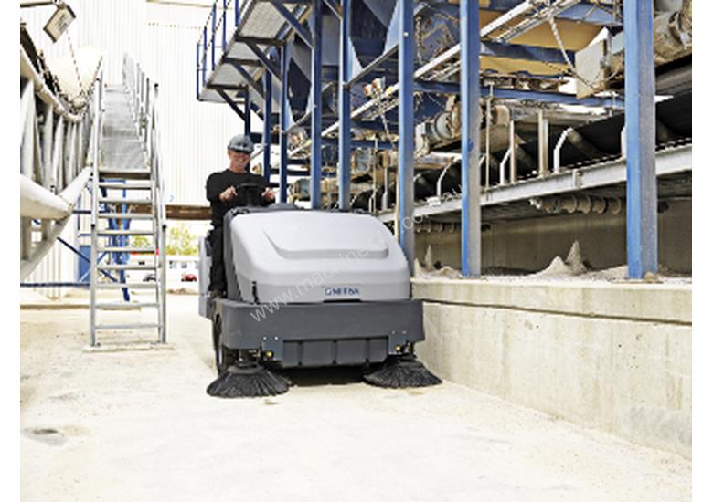 Click to view full size photos Nilfisk Battery Ride On Sweeper (inc batteries) SR1601