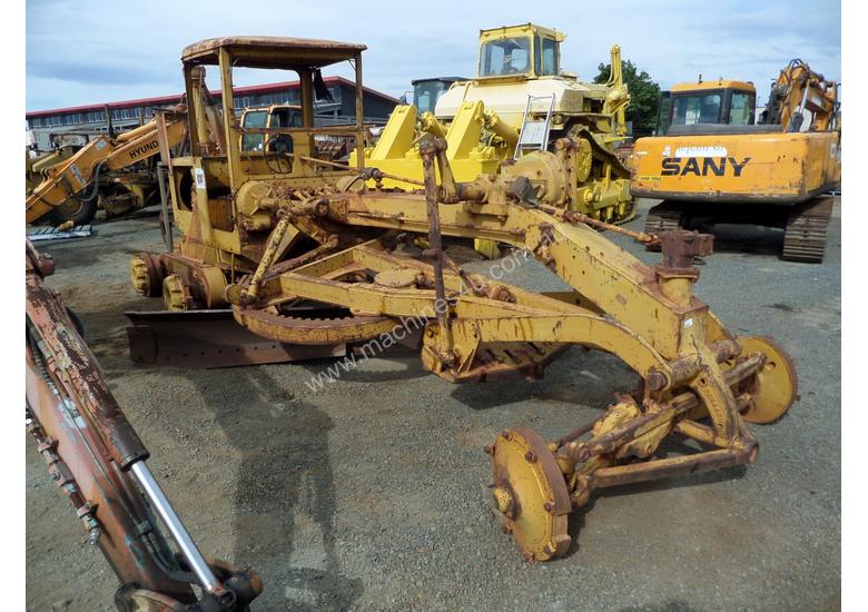 caption 1964 Caterpillar 21F Grader *DISMANTLING*