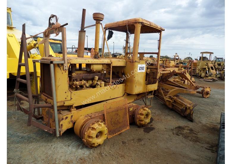 caption 1964 Caterpillar 21F Grader *DISMANTLING*