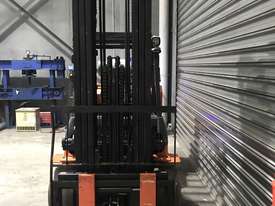 Toyota  LPG / Petrol Counterbalance Forklift - picture2' - Click to enlarge