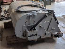 Digga road sweeper - picture0' - Click to enlarge