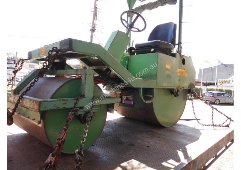 caption lockwood 2000 cricket pitch roller , 13.5hp