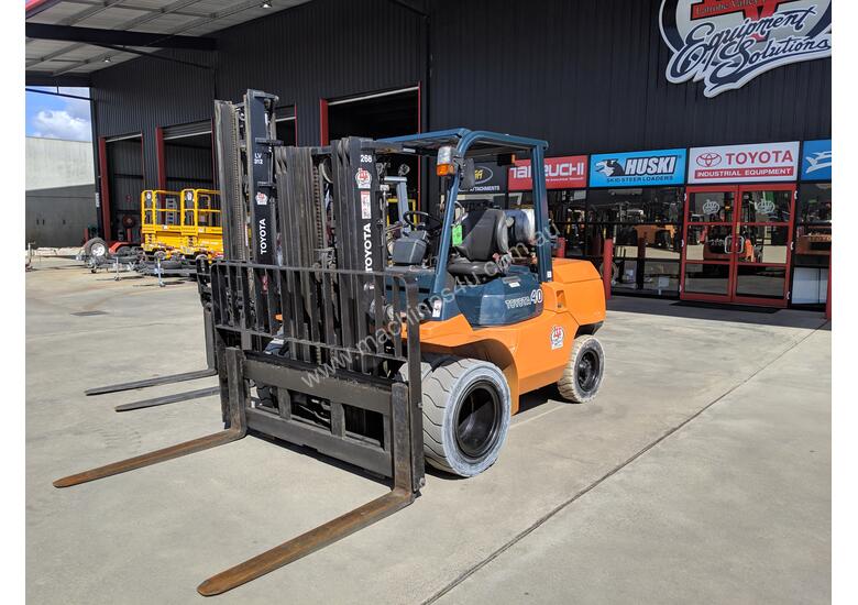 Hire Toyota RENTAL 5 0T 6 0T FORKLIFTS PER DAY Counterbalance