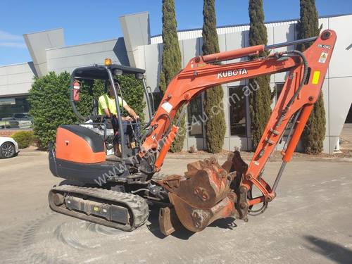 2014 KUBOTA KX91-3 3.3T EXCAVATOR WITH QUICK HITCH AND BUCKETS. LOW 2220 HOURS
