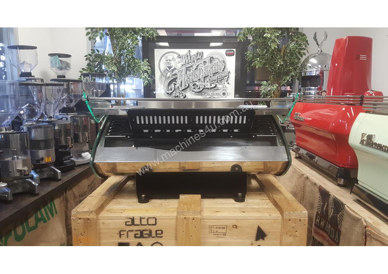Click to view full size photos KEES VAN DER WESTEN MIRAGE TRIPLETTE MIRAGE SIDES 3 GROUP ESPRESSO COFFEE MACHINE