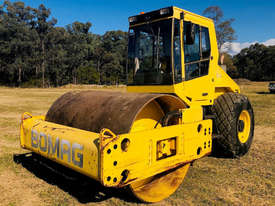 Bomag BW211 Vibrating Roller Roller/Compacting - picture0' - Click to enlarge