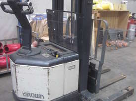 CROWN CONTAINER MAST REACH WALK BEHIND FORK LIFT Model: WR3000TL102 - picture0' - Click to enlarge