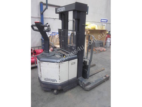 CROWN CONTAINER MAST REACH WALK BEHIND FORK LIFT Model: WR3000TL102