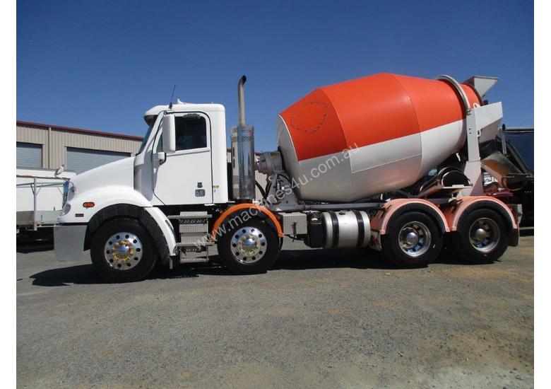 caption 2012 freightliner CL112 COLUMBIA