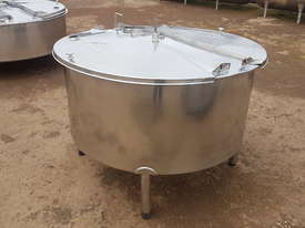 STAINLESS STEEL TANK, MILK VAT 700 LT - picture0' - Click to enlarge
