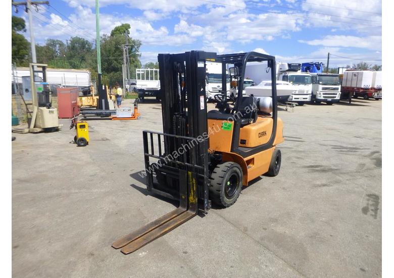 caption 2004 Clark CMP25L Container Mast 2.5 Tonne LPG Forklift (GA1293)
