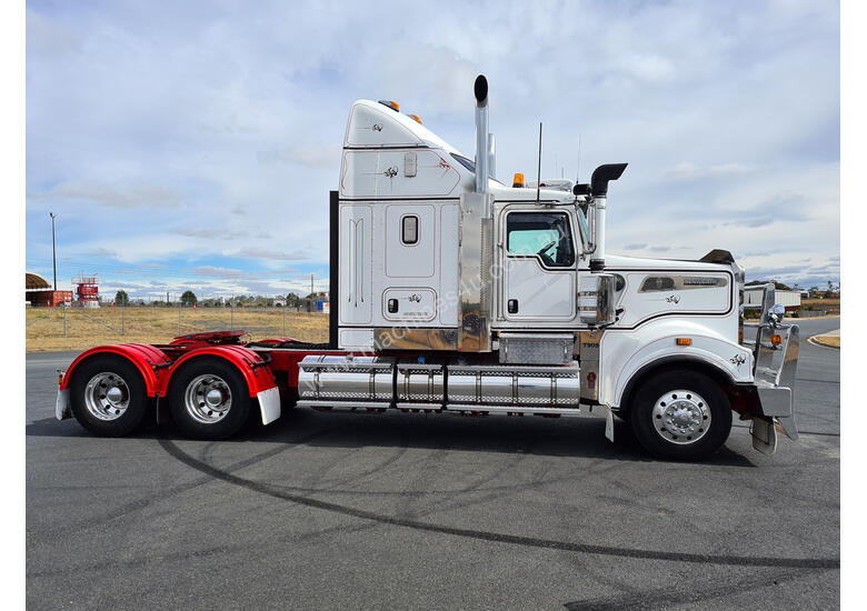 caption Kenworth T909 Primemover Truck