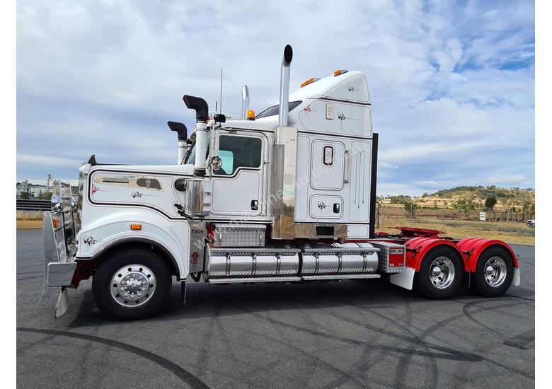 caption Kenworth T909 Primemover Truck