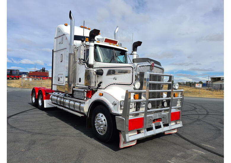 caption Kenworth T909 Primemover Truck